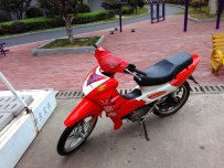 宗申手动离合垃圾橙色弯梁赛道车