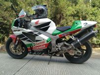 出两部自用车 VTR SP-1000;铃木L3中R